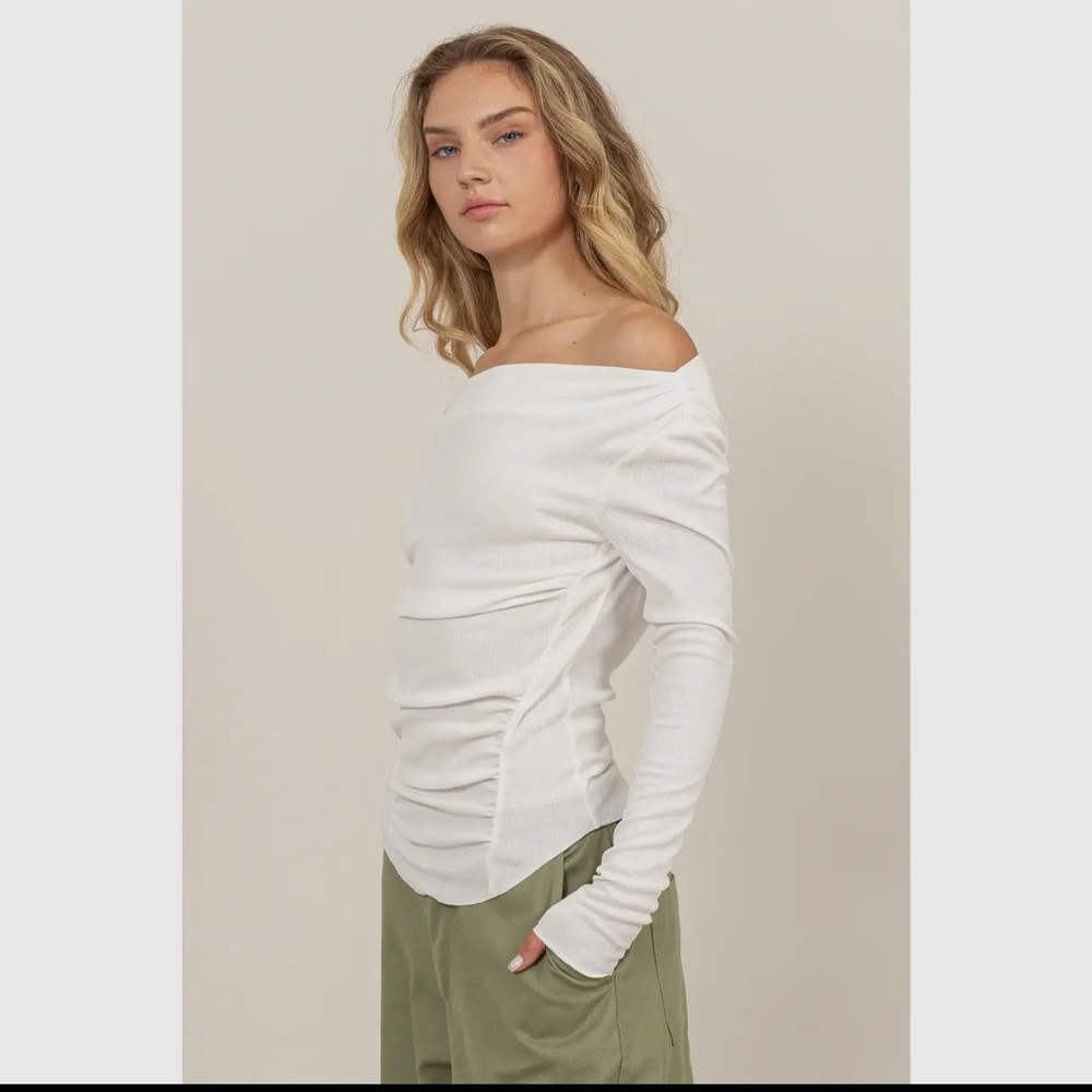Boho OFF-THE-SHOULDER Ruched Top - Picture 3 of 6